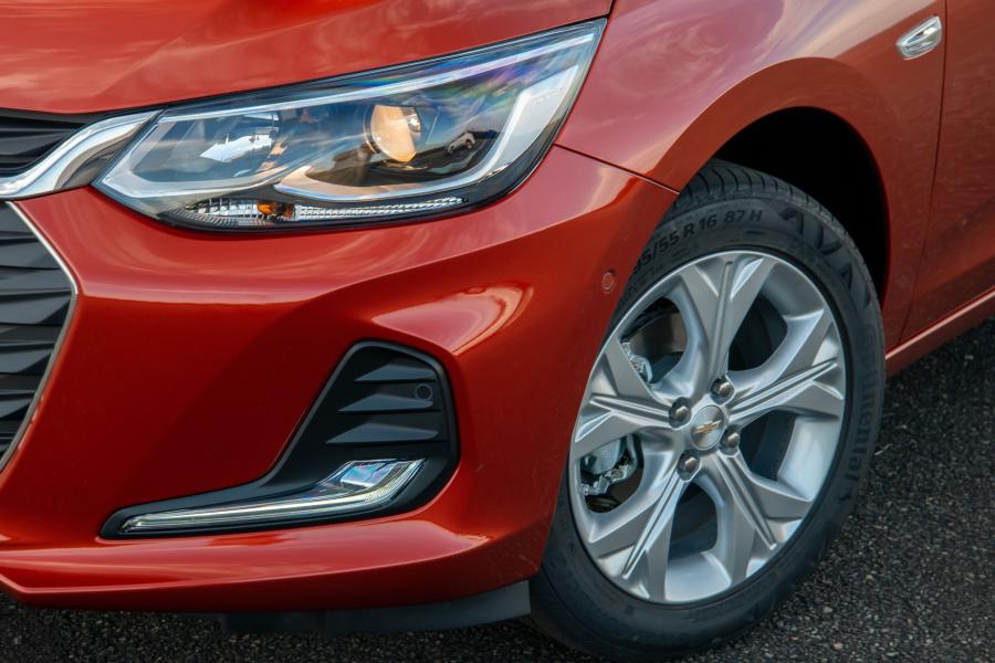 Детали экстерьера Chevrolet Onix Premier 2019 года  (LA) (фото 2 из 22)